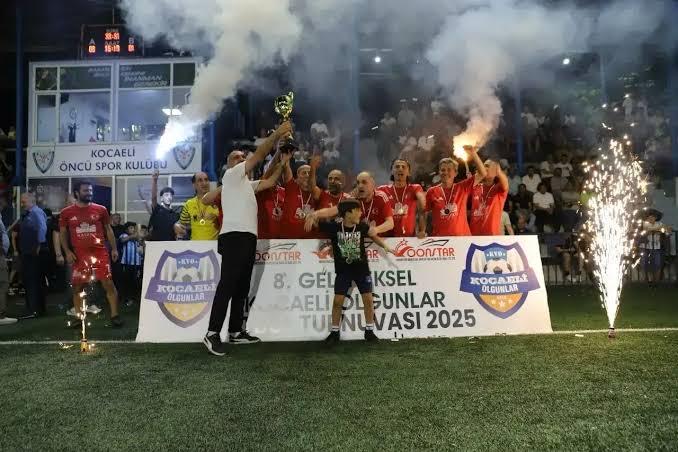 Kocaeli’nin geleneksel futbol organizasyonlarından Olgunlar Turnuvası’nda kura heyecanı yaşanıyor. Kura