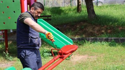 Kartepe Belediyesi, ilçedeki çocuk parklarında kapsamlı bir bakım ve yenileme