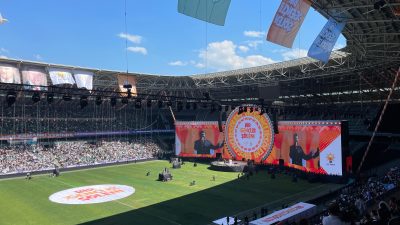 Cumhurbaşkanı Erdoğan’ın Kocaeli programı öncesi Kocaeli Stadı’nda gece hazırlıkları tamamlandı.