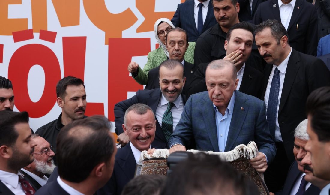 Kocaeli Büyükşehir Belediye Başkanı Tahir Büyükakın, yapımı hızla devam eden