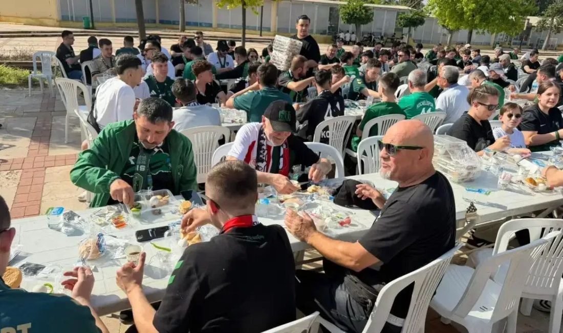 Kocaelispor taraftarları, Antalyaspor deplasmanı öncesi 07 Gençlik’in düzenlediği kahvaltıda ağırlandı.