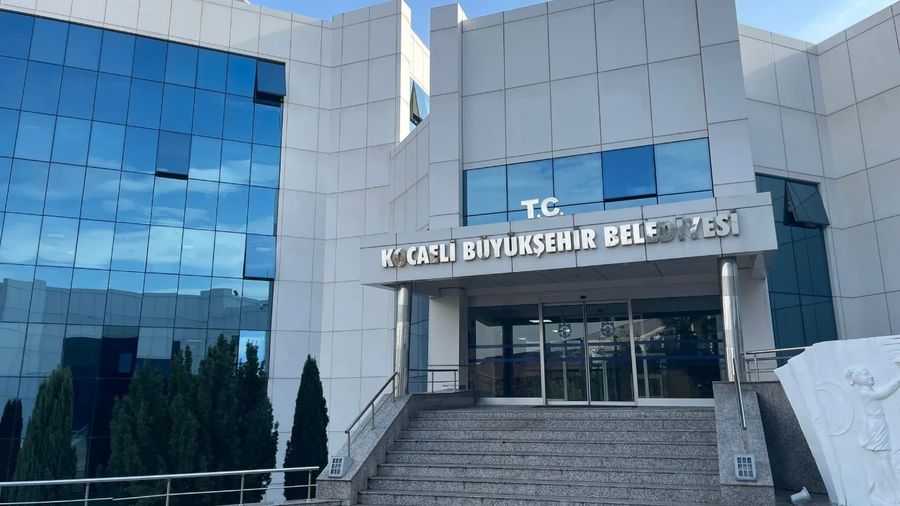 Kocaeli Büyükşehir Belediyesi ihalelerine katılan iki firma, kamu ihale kanunu