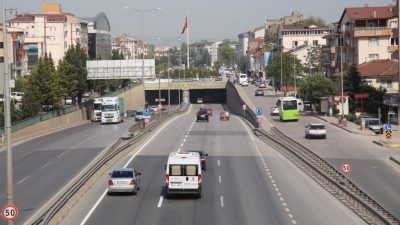 Derince Tüneli'nde 82 olan hız sınırını sadece birkaç kilometreyle aşan
