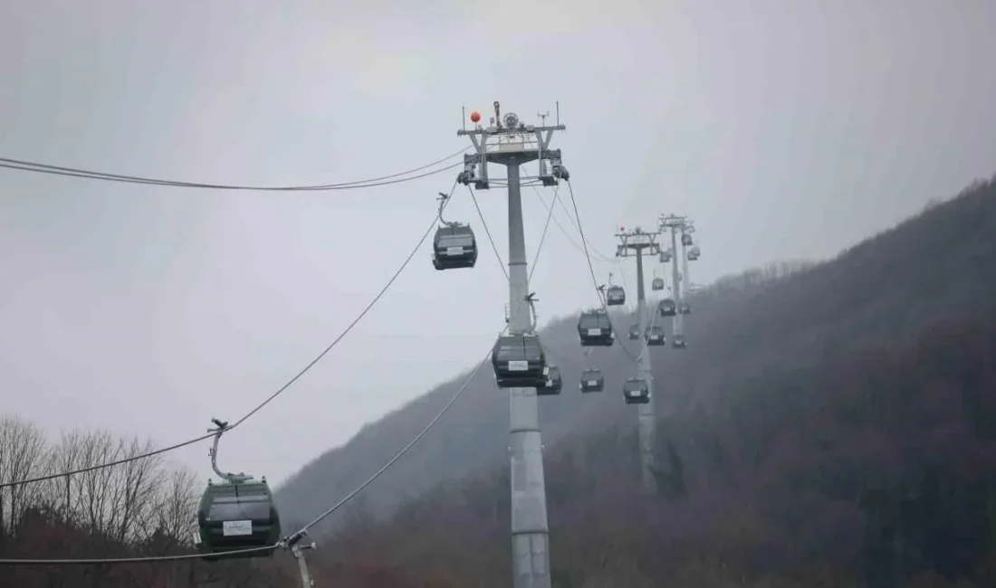Kocaeli'de hava sıcaklıklarının düşmesiyle Kartepe zirvesi beyaza büründü; teleferikle Kuzuyayla'ya