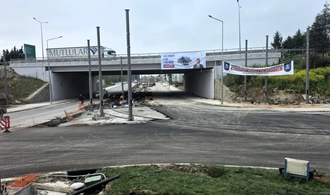 Kocaeli Büyükşehir Belediyesi, İzmit Vatan Caddesi tramvay kavşağında gece saatlerinde