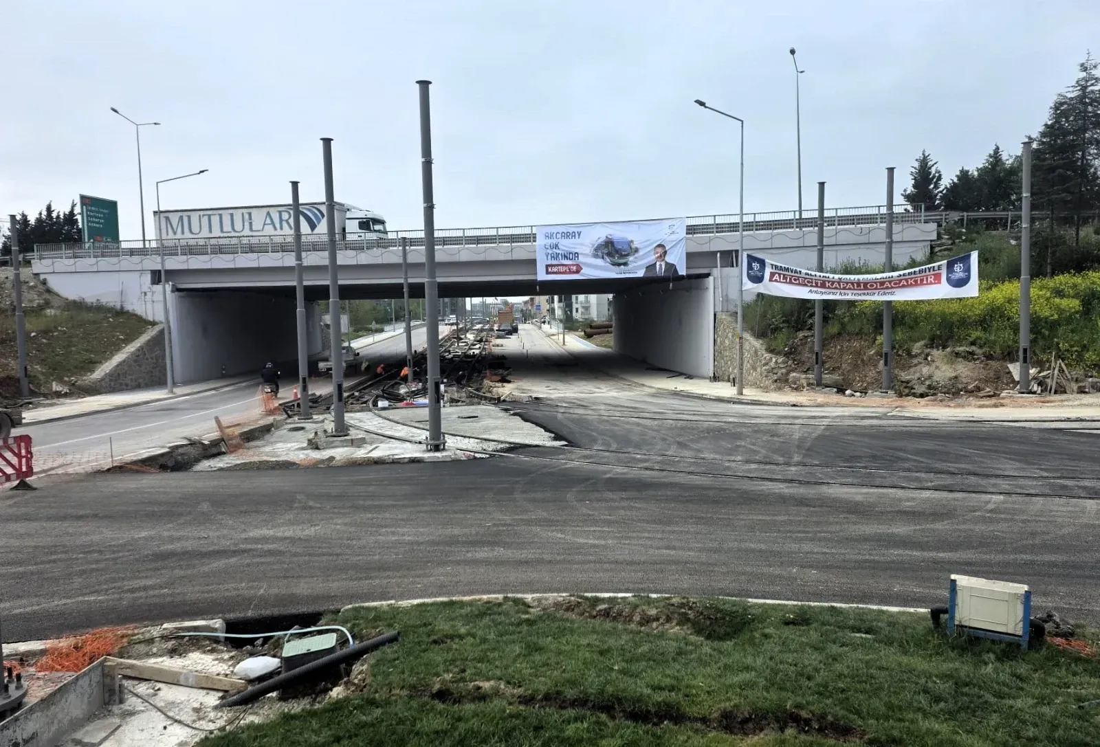Kocaeli Büyükşehir Belediyesi, İzmit Vatan Caddesi tramvay kavşağında gece saatlerinde