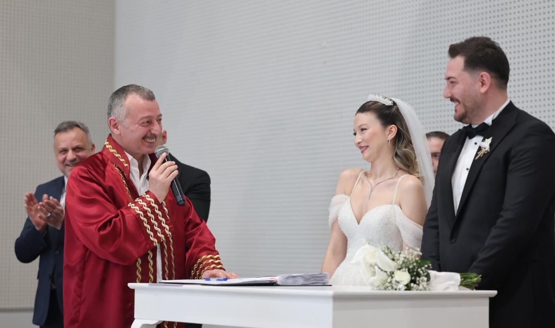 Kocaeli’nin tanınmış ailelerinden Elbir ve Eyrikaya ailelerinin evlatları Selin ile