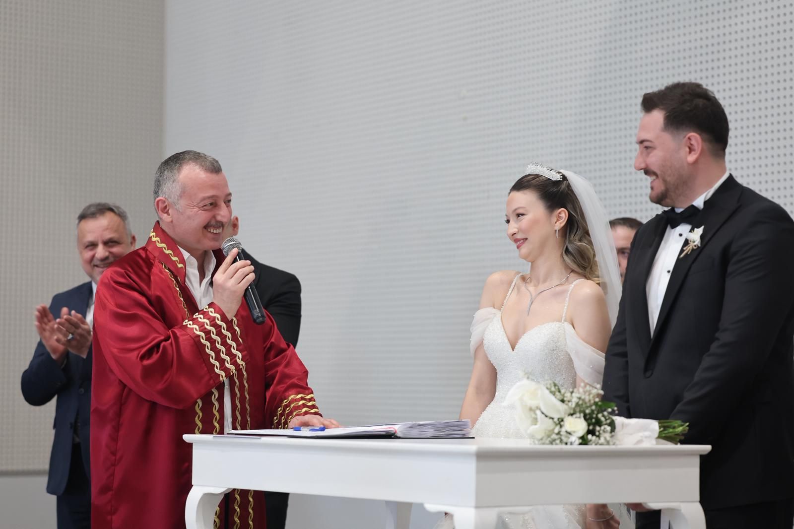 Kocaeli’nin tanınmış ailelerinden Elbir ve Eyrikaya ailelerinin evlatları Selin ile