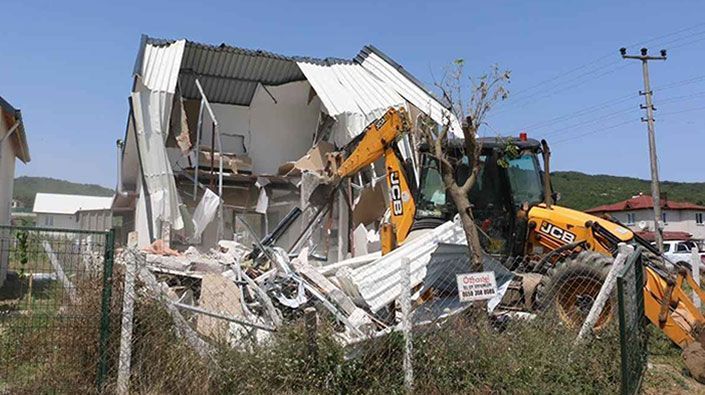 Dilovası Belediyesi, 264 ruhsatsız ve kaçak yapının yıkımı için çıktığı