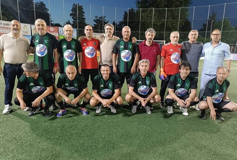 Arılift sponsorluğunda düzenlenen Kocaeli Olgunlar Turnuvası’nda yarı finale yükselen ilk
