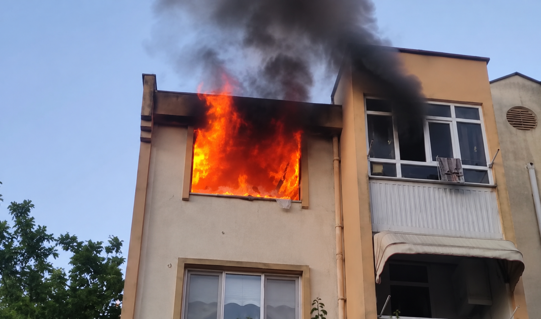 İzmit Malta Mahallesi’nde bir apartman dairesinde çıkan yangın kısa sürede