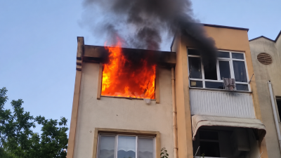 İzmit Malta Mahallesi’nde bir apartman dairesinde çıkan yangın kısa sürede