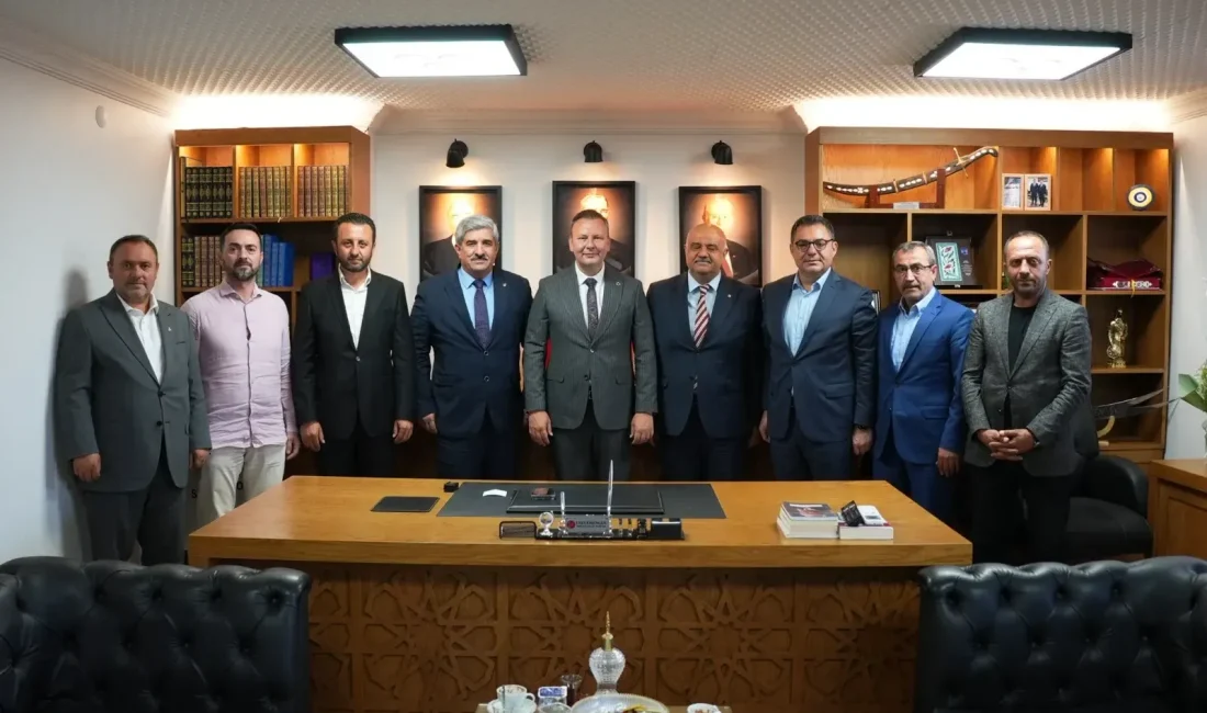 Kocaeli Ticaret Odası Başkanı Necmi Bulut ve yönetim kurulu üyeleri,