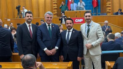 CHP İzmit İlçe Başkanı Gökhan Ercan, ilçe yöneticileri ve belediye