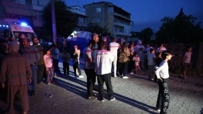 Kocaeli’nin Derince ilçesinde bir gecekonduda çıkan yangın mahallede korku dolu