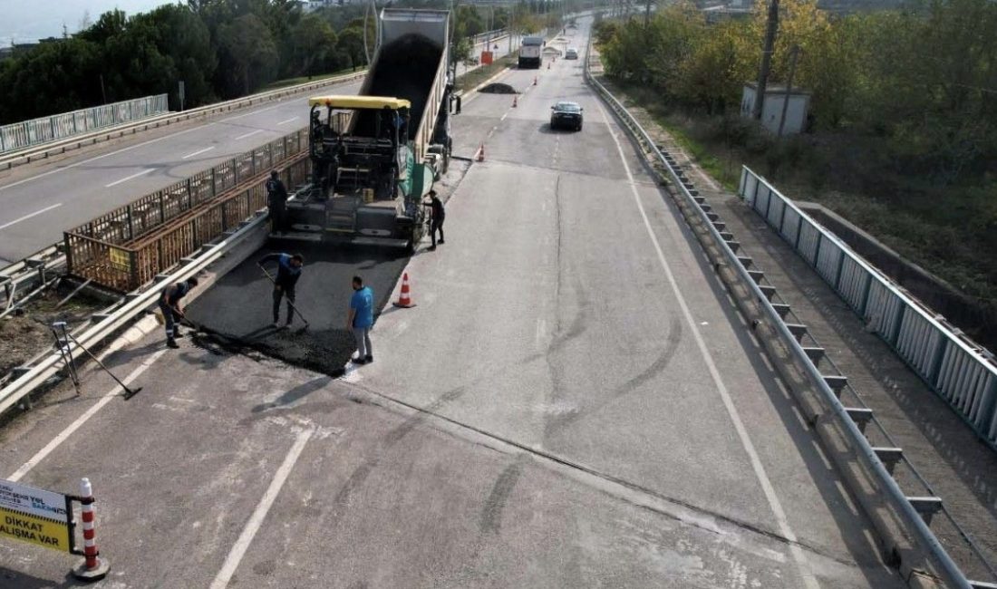 Kocaeli Büyükşehir Belediyesi, kent genelinde bozuk ve yıpranmış yolları yenilemek