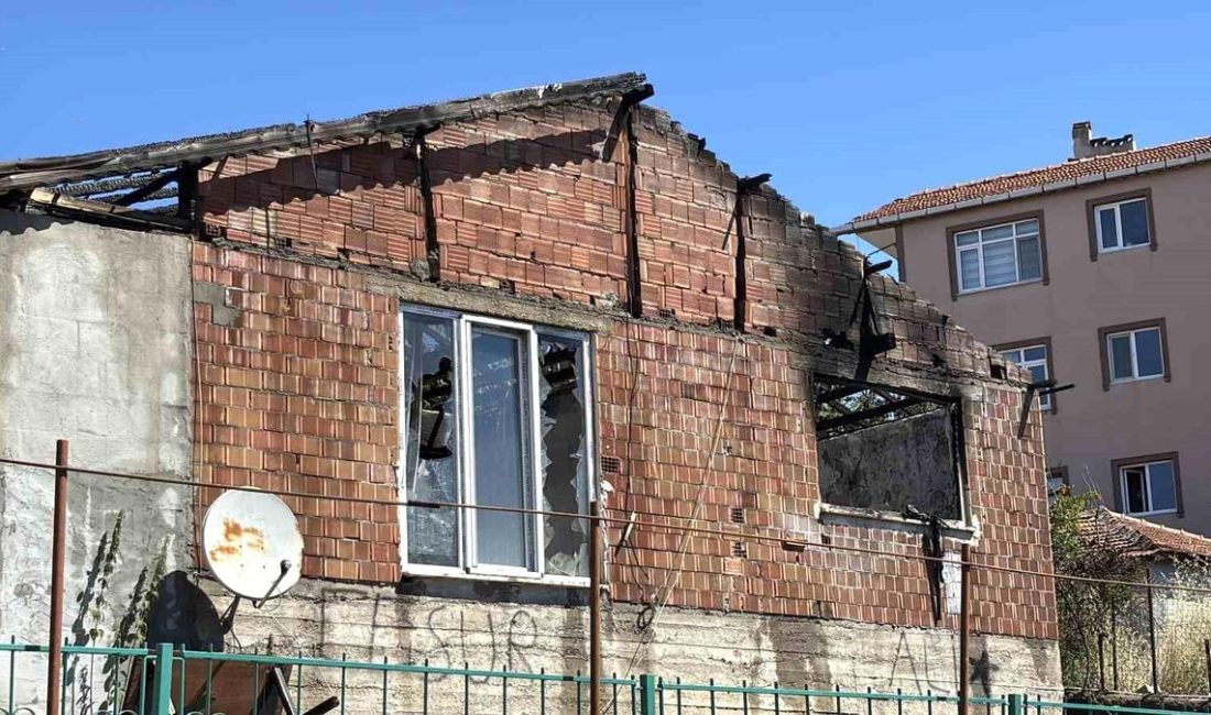Kocaeli’nin İzmit ilçesinde tek katlı bir evde çıkan yangın mahallede