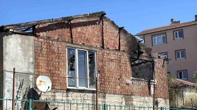 Kocaeli’nin İzmit ilçesinde tek katlı bir evde çıkan yangın mahallede