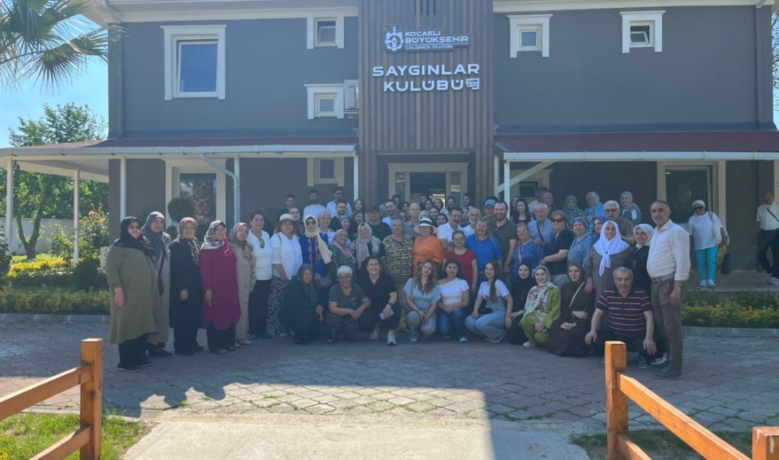 Kocaeli Büyükşehir Belediyesi bünyesinde faaliyet gösteren Gölcük Saygınlar Kulübü üyeleri,