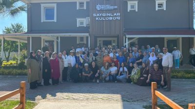 Kocaeli Büyükşehir Belediyesi bünyesinde faaliyet gösteren Gölcük Saygınlar Kulübü üyeleri,
