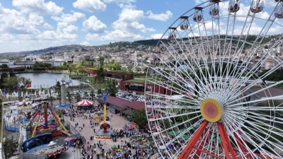 Kocaeli Büyükşehir Belediyesi’nin İzmit Millet Bahçesi’nde düzenlediği Karneval Çocuk Şenliği