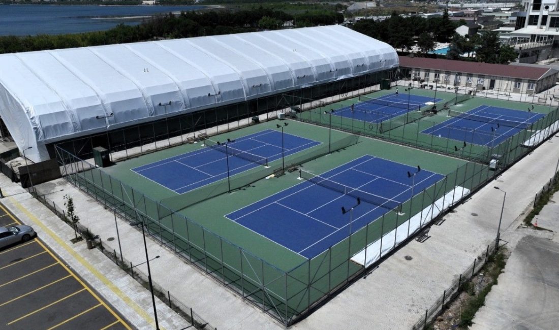 Kocaeli Büyükşehir Belediyesi tarafından İzmit Tenis Spor Merkezi’nde yapımı süren