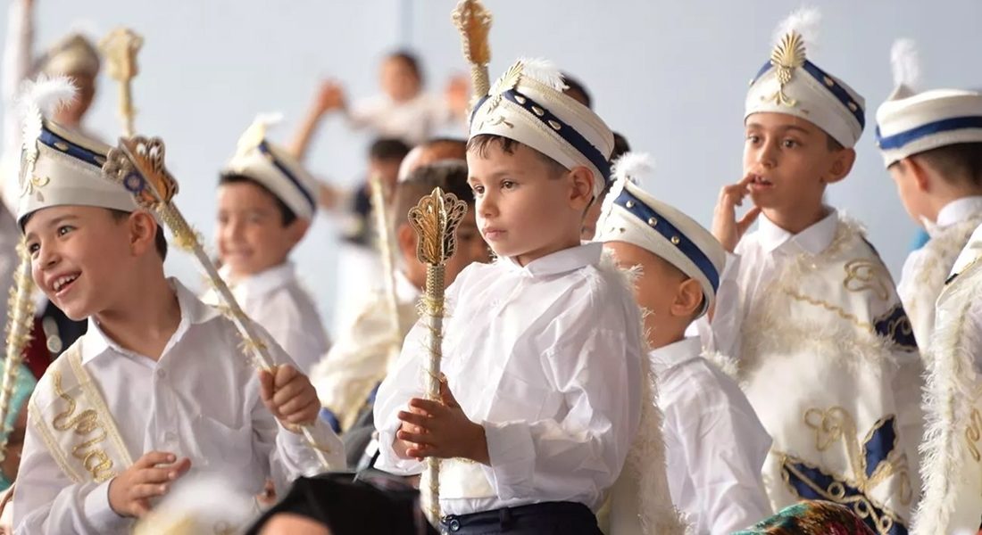Gölcük Belediyesi’nin geleneksel sünnet şöleni için başvurular alınmaya başladı. Ücretsiz