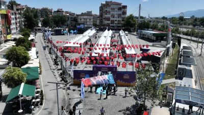 İzmit Kent Meydanı’nda kapılarını açan Alışveriş Festivali’nde 120 esnaf stant