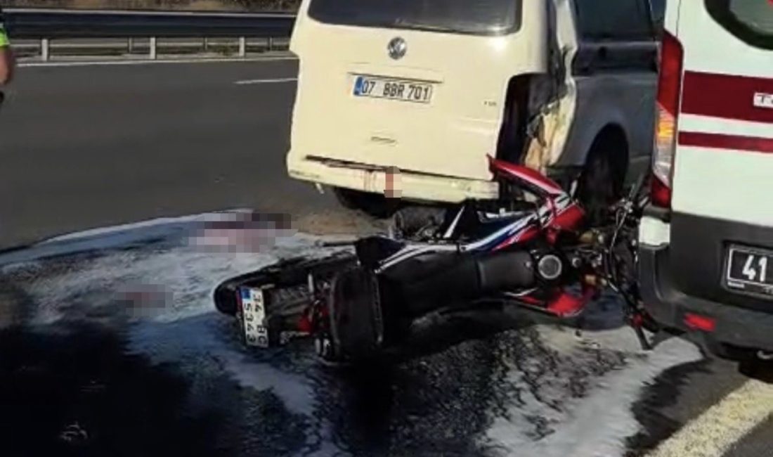 Kocaeli’nin İzmit ilçesinde Kuzey Marmara Otoyolu’nda panelvana arkadan çarpan motosiklet