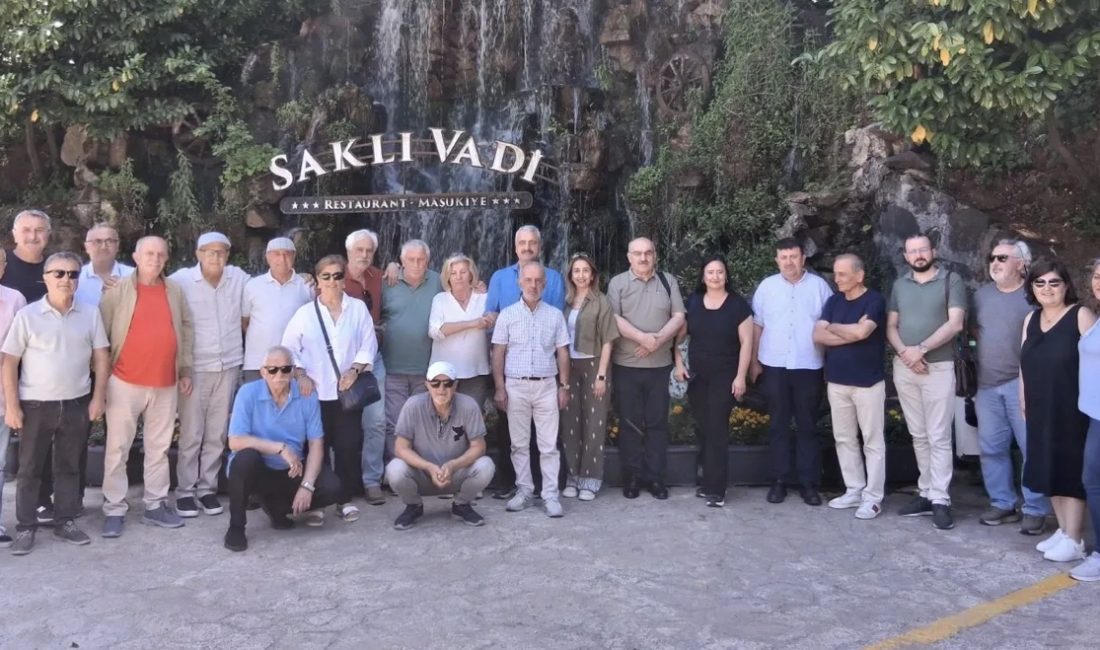 Kocaeli’nin farklı ilçelerinden bir araya gelen CHP üyeleri, Genel Başkan