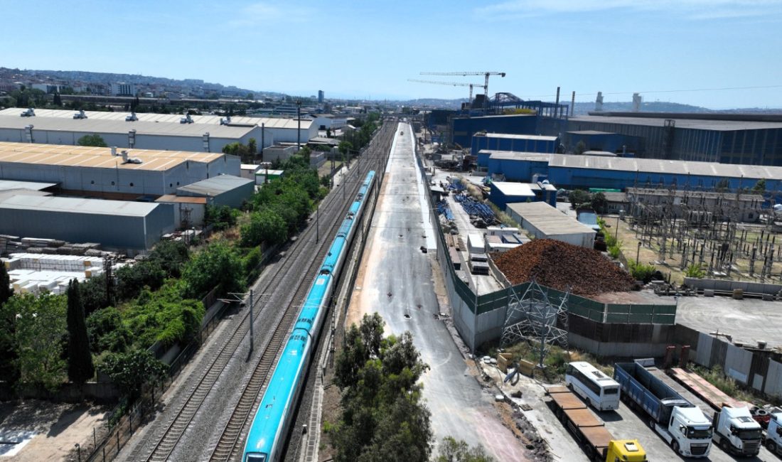 Kocaeli Büyükşehir Belediyesi, Darıca Emek Mahallesi’ndeki Dutluk Sokak’ta yürüttüğü üstyapı