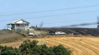 Kocaeli’nin Körfez ilçesinde tarım arazisinde çıkan anız yangını, rüzgarın etkisiyle
