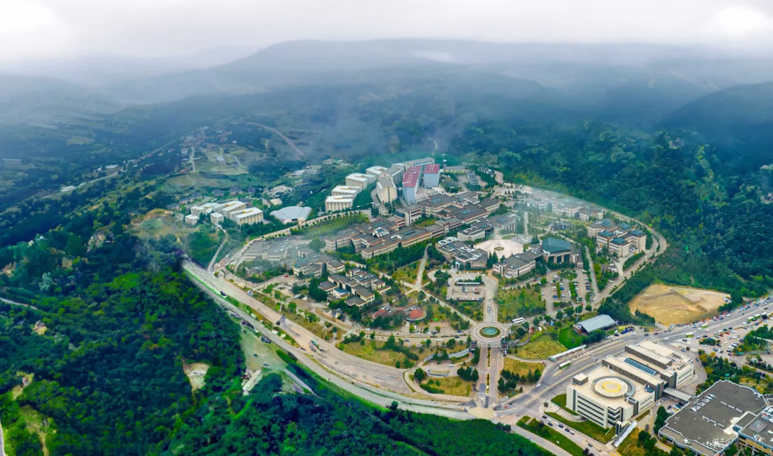 Kocaeli Üniversitesi (KOÜ) 2025-2026 Akademik Yılı mezuniyet törenleri için geri