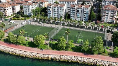Kocaeli Büyükşehir Belediyesi, kent genelindeki futbol sahalarını modernize etmek için