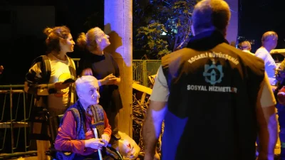 Kocaeli'nin İzmit ilçesinde iki katlı bir evin mutfak tavanından kopan