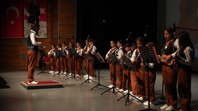 Kocaeli Büyükşehir Belediye Konservatuvarı öğrencileri, Gebze’de düzenlenen konserle izleyenlere unutulmaz