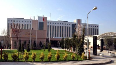 Derince Eğitim ve Araştırma Hastanesi Acil Servisi’nde görev yapan hemşire