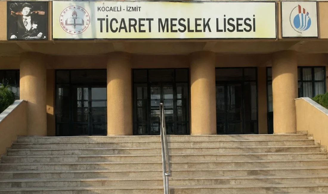 İzmit eğitim camiasının tanınan isimlerinden, uzun yıllar İzmit Ticaret Mesleki