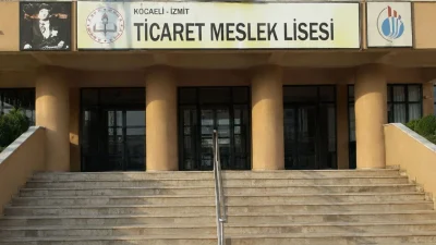 İzmit eğitim camiasının tanınan isimlerinden, uzun yıllar İzmit Ticaret Mesleki