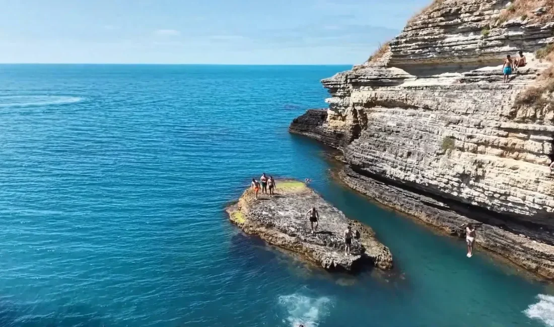 Kocaeli'nin gözde turizm merkezlerinden Kerpe, yaz sezonuyla birlikte ziyaretçi akınına