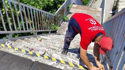 Kocaeli Büyükşehir Belediyesi, kent genelindeki yaya güvenliğini ve estetiği artırmak