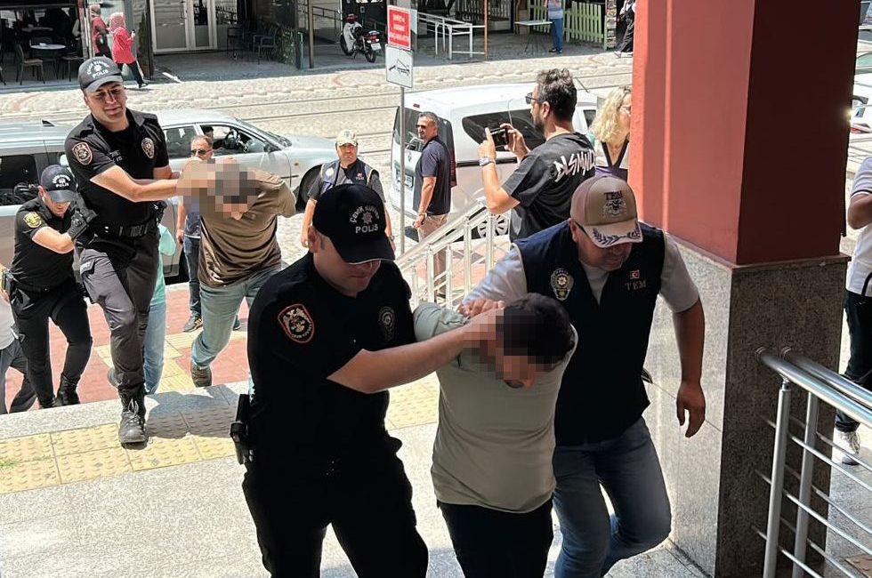 Kocaeli'de FETÖ/PDY'nin güncel yapılanmasına yönelik düzenlenen operasyonda gözaltına alınan 15
