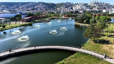 İzmit'teki Fuar Park, göl manzarası, kütüphanesi ve yeşil alanlarıyla Kocaelililerin