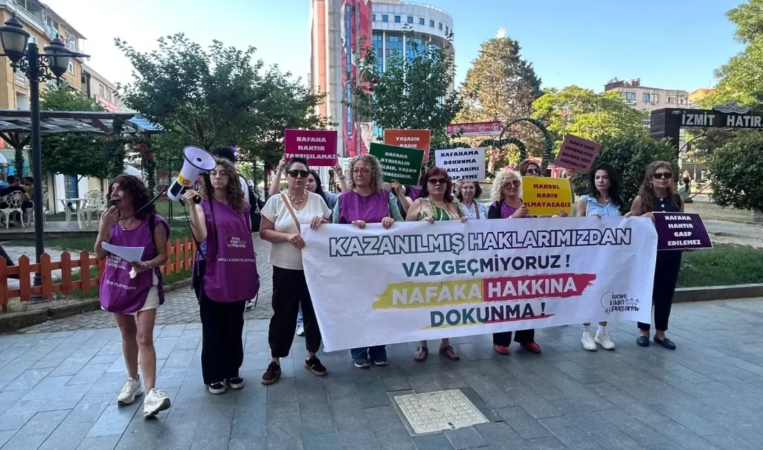 Kocaeli Kadın Platformu, İzmit’te düzenlediği basın açıklamasıyla nafaka hakkına yönelik