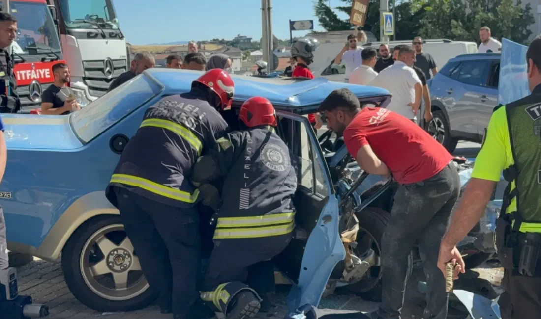 Kocaeli'nin Darıca ilçesinde ardı ardına şerit değiştiren bir sürücünün kontrolünü
