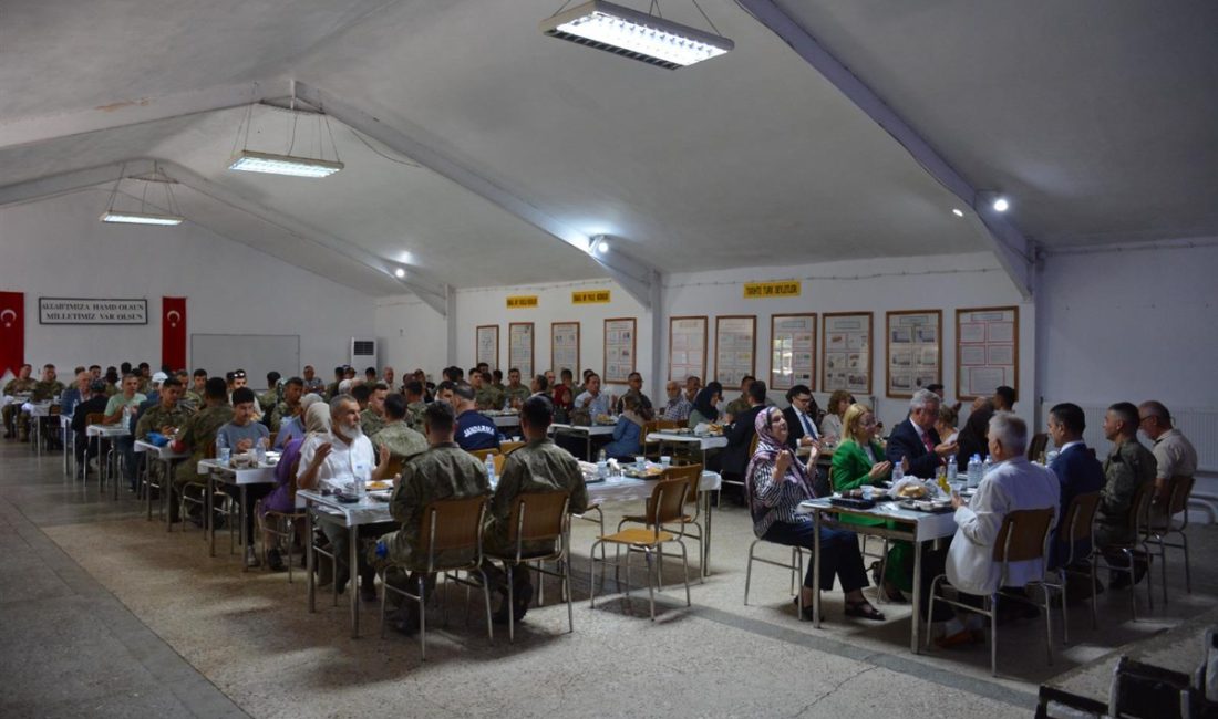 Kocaeli Valisi İlhami Aktaş, Kara Kuvvetleri Komutanlığı'nın kuruluş yıl dönümü