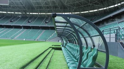 Kocaelispor'un maçlarına ev sahipliği yapan Kocaeli Stadyumu'nda kırılan 1.057 koltuk