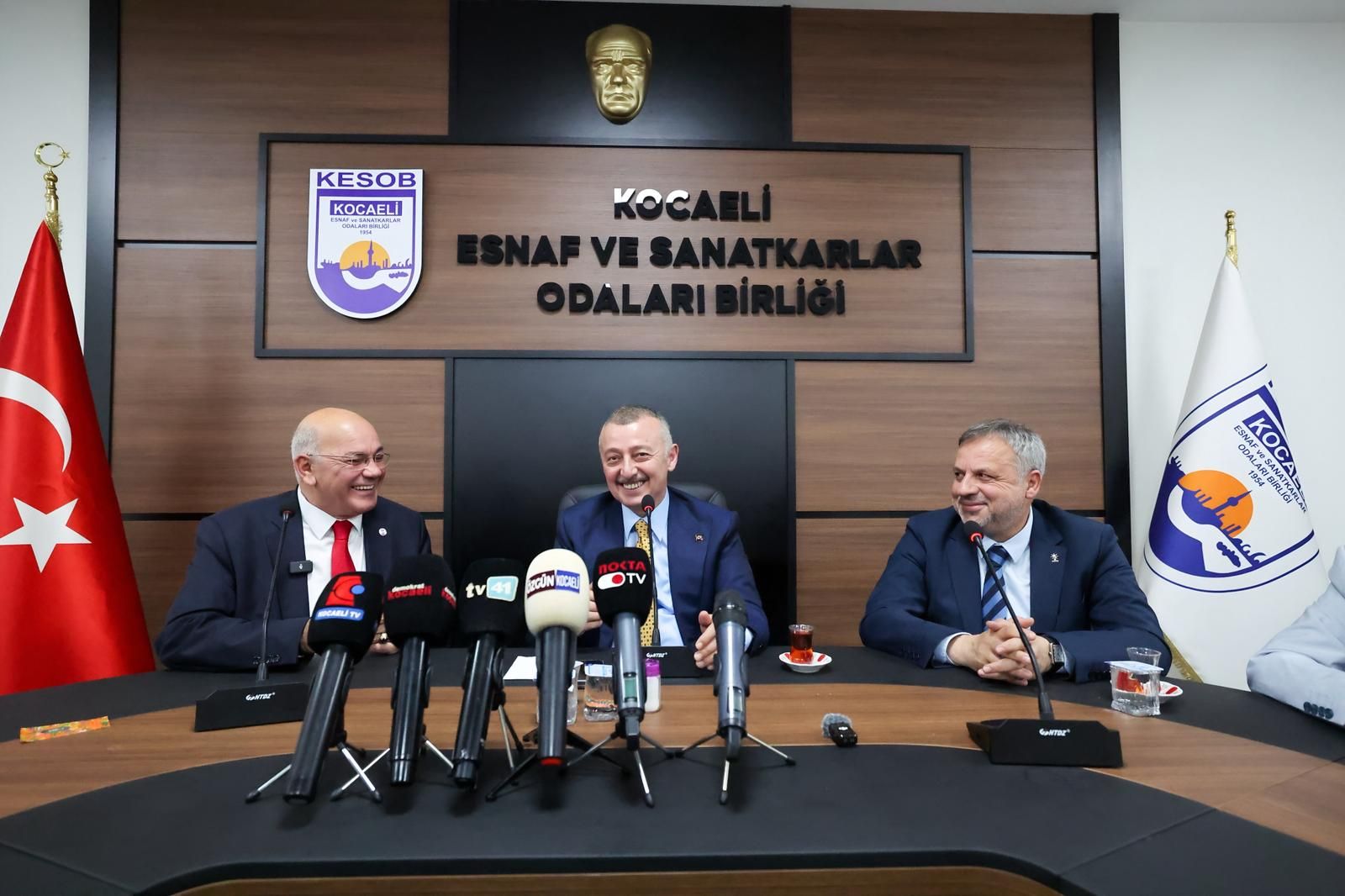Kocaeli Büyükşehir Belediye Başkanı Tahir Büyükakın, KESOB Başkanı Kadir Durmuş