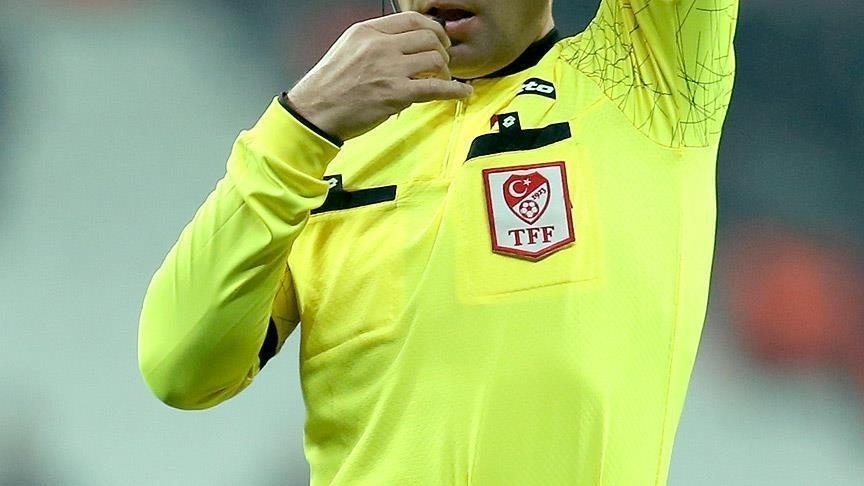 Kocaeli futbolunun başarılı hakemleri Erdi Abdulmecit Sayar ve Yasin Aydın,