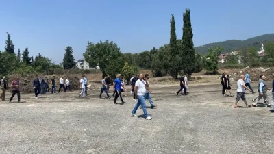 Kocaeli'nin Körfez ilçesinde yapılması planlanan tır parkına karşı yüzlerce kişinin
